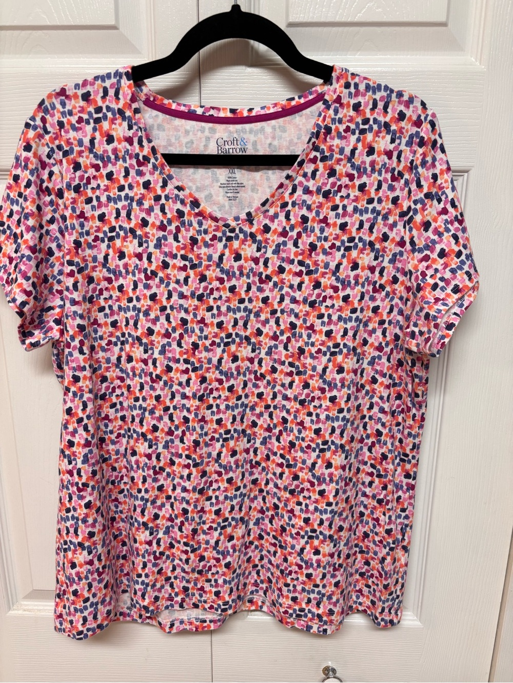 croft & barrow Pink Multi-Dot V-Neck Short Sleeve Top